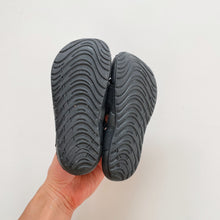 Load image into Gallery viewer, Nike Sunray Protect Black (EU26)
