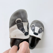 Load image into Gallery viewer, Bobux Soft Soles Grey Raccoon (M/ EU19/ UK3/ US4)
