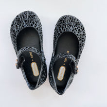 Load image into Gallery viewer, Mini Melissa + Campana Shoes NEW (EU22-23 / US7)
