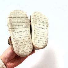 Load image into Gallery viewer, Crywolf Sandals Green Velcro (EU24)
