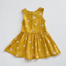 Load image into Gallery viewer, Mac &amp; Ellie Linen Dress Yellow Daisies (4y)
