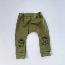 Load image into Gallery viewer, Burrow &amp; Be Organic Pants Green NEW (6-12m)
