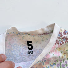Load image into Gallery viewer, Cotton On Floral Kindy Tee (5y)
