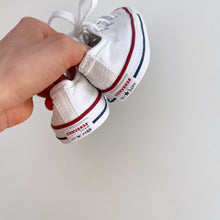 Load image into Gallery viewer, Converse White Shoes (US7/UK7/EU23/14cm)
