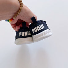 Load image into Gallery viewer, Puma Sneakers Blue (EU20)

