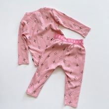 Load image into Gallery viewer, Bonds PJs Pink Waffle/ Stars (3y)

