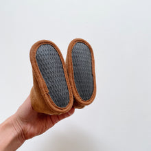 Load image into Gallery viewer, Sheepskin Booties Tan (3-6m)
