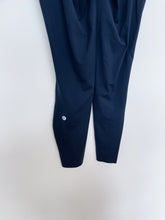 Load image into Gallery viewer, Lululemon High Rise Leggings Navy  (Lulu 6 = women S)
