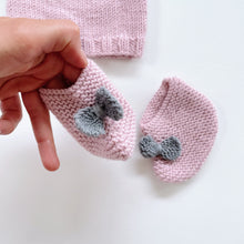 Load image into Gallery viewer, Gorgeous Handmade Merino Knit Hat + Booties (0-3m)
