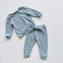 Load image into Gallery viewer, Woolbabe PJs Set Light Blue Starry Night (1y)
