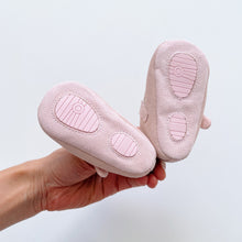 Load image into Gallery viewer, Seed Pink Shoes Gold Detail (3-6m)
