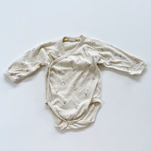Load image into Gallery viewer, Burrow &amp; Be Organic Bodysuit Hare (3-6m)
