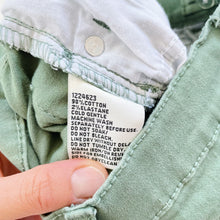 Load image into Gallery viewer, Breakers Shorts Green (7y)
