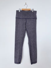 Load image into Gallery viewer, Lululemon High Rise Leggings Lilac Spotty Pattern (Lulu 6 = women S)
