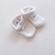 Load image into Gallery viewer, Brooklyn Lou Knit Booties White (1-2y)
