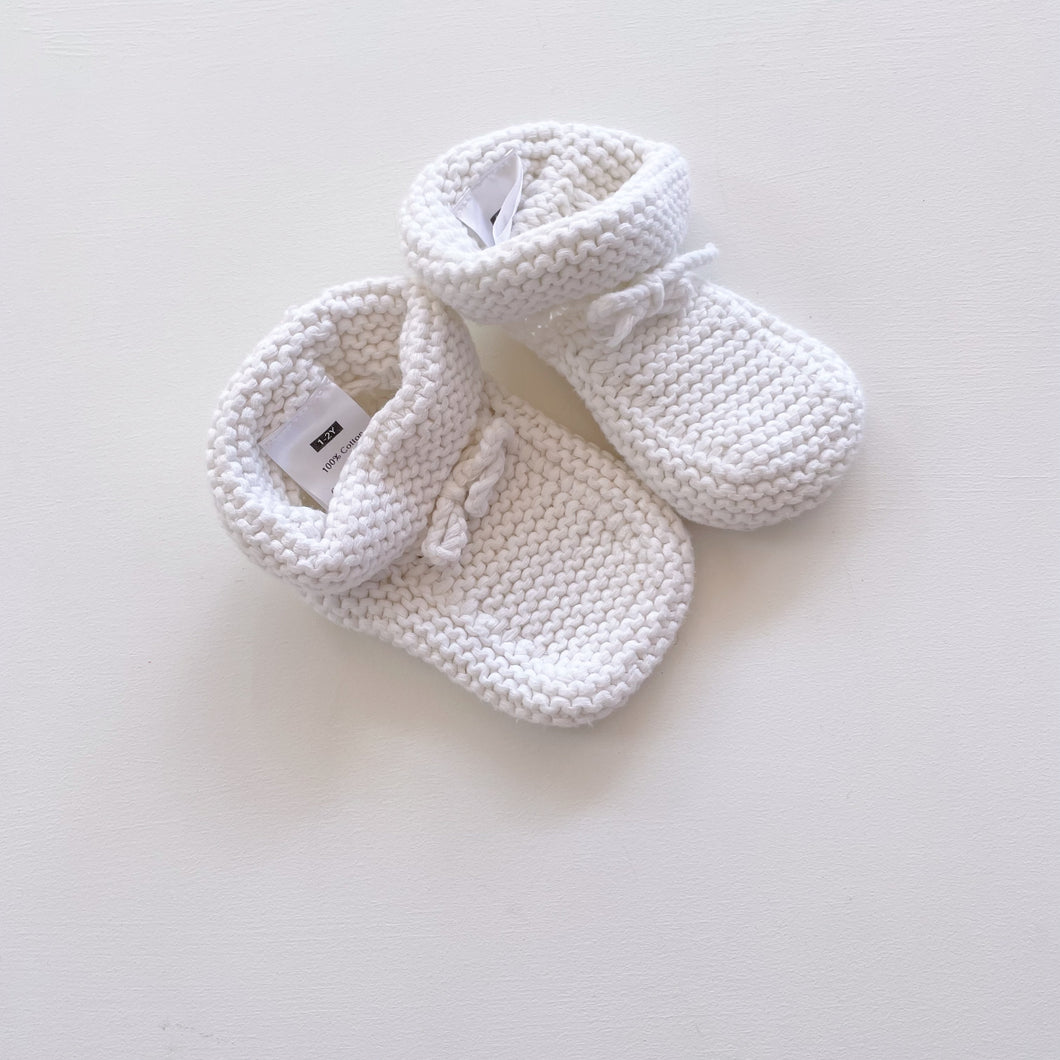 Brooklyn Lou Knit Booties White (1-2y)