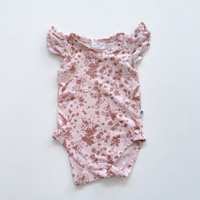 Load image into Gallery viewer, Burrow &amp; Be Organic Pink Floral Bodysuit (3-6m)
