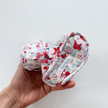 Load image into Gallery viewer, Country Road Floral Fabric Sandals (3-6m)
