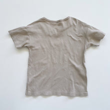 Load image into Gallery viewer, Jamie Kay Pima Cotton Hunter Tee Hazy Taupe Whale (5y)
