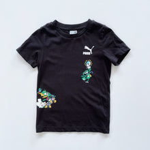 Load image into Gallery viewer, PUMA Black T-Shirt Green Super Puma (4-5y)

