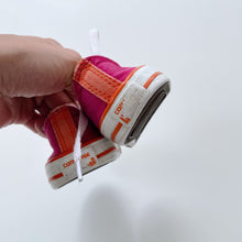 Load image into Gallery viewer, Converse Shoes Pink (EU25/US9/UK9)
