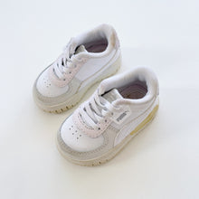 Load image into Gallery viewer, Puma Sneakers White (UK3/US 4c/ EU19/ 12cm)
