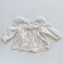 Load image into Gallery viewer, Luisiella White Collared Blouse (3-6m)
