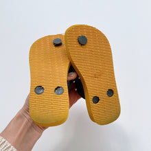 Load image into Gallery viewer, Havaianas Marvel Jandals (EU25-26)
