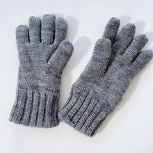 Load image into Gallery viewer, Grey Knit Gloves (1-2y)
