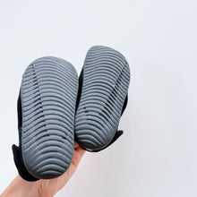Load image into Gallery viewer, Nike Sandals Black (UK9)
