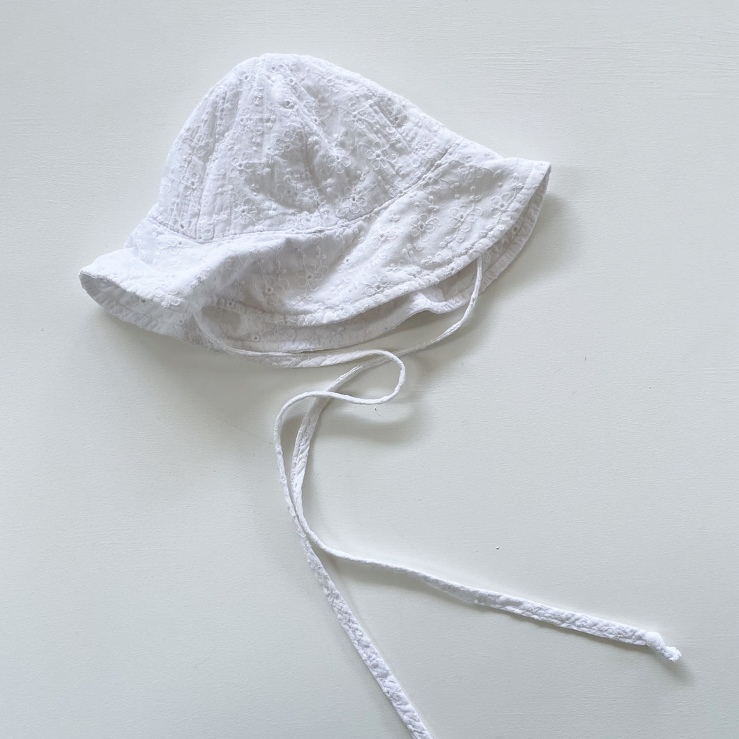 White Broderie Bucket Hat (0-6m)