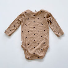 Load image into Gallery viewer, Baby Baby Merino L/S Bodysuit Acorns NWOT (12-18m)

