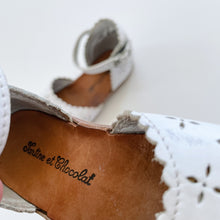 Load image into Gallery viewer, Tartine et Chocolat White Sandals (EU21)
