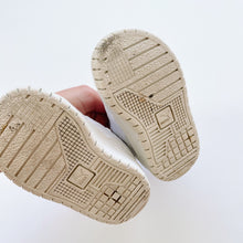 Load image into Gallery viewer, Puma Sneakers White (UK3/US 4c/ EU19/ 12cm)
