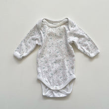Load image into Gallery viewer, Nature Baby Organic L/S Bodysuit Floral/ Bunny (0-3m)
