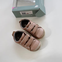 Load image into Gallery viewer, Bobux Step Up Grass Court Rose Gold (EU22 /UK 5/ US 6)
