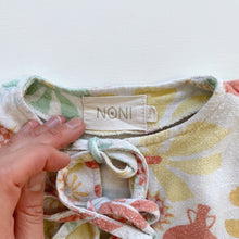 Load image into Gallery viewer, Noni Romper Orange/Blue/Lemons Pattern (3-6m)

