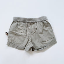 Load image into Gallery viewer, Milky Green Shorts (2y)
