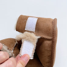 Load image into Gallery viewer, UGG Boots Tan (12-18m)
