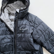 Load image into Gallery viewer, Macpac Reversible Spring Jacket Grey Speckled/ Black (4y)
