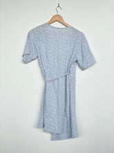 Load image into Gallery viewer, Cotton On Wrap Dress Blue Floral (AU 12)
