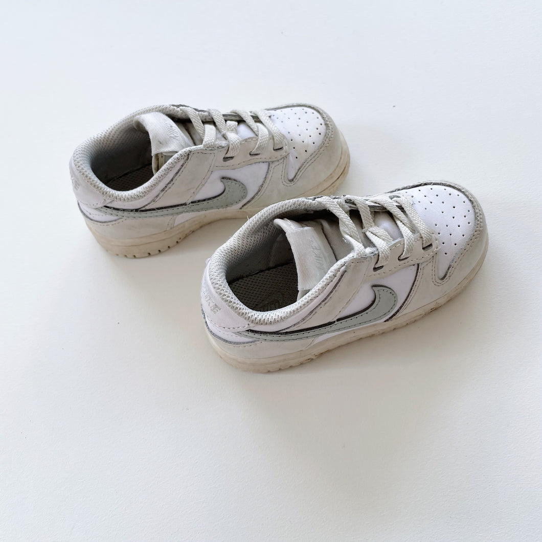 Nike Sneakers White/ Grey  (EU23.5, UK6.5, US7C)