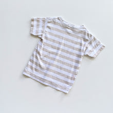 Load image into Gallery viewer, Béau Hudson Kindy T-Shirt Beige Stripes (4y)
