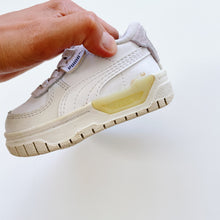 Load image into Gallery viewer, Puma Sneakers White (UK3/US 4c/ EU19/ 12cm)
