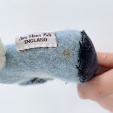 Load image into Gallery viewer, Handmade Felt Bunny Slippers (6-12m)
