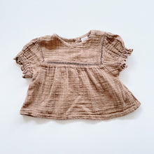 Load image into Gallery viewer, Illoura the Label Muslin Blouse Walnut (1y)
