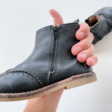 Load image into Gallery viewer, Pretty Brave Boots Black *tagged bigger (UK6/ 18-24m/ EU23/ 14cm)
