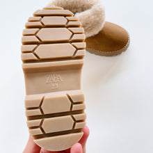 Load image into Gallery viewer, Zara Winter Boots Tan NWOT (EU23/13cm)
