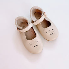 Load image into Gallery viewer, Karibou Leather Ballet Flats Cream (10)
