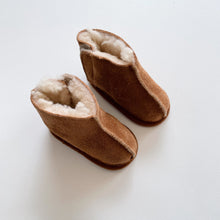 Load image into Gallery viewer, Sheepskin Booties Tan (3-6m)
